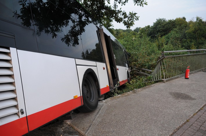 FW-Dorsten: Fahrer eines Linienbusses an der Unfallstelle verstorben