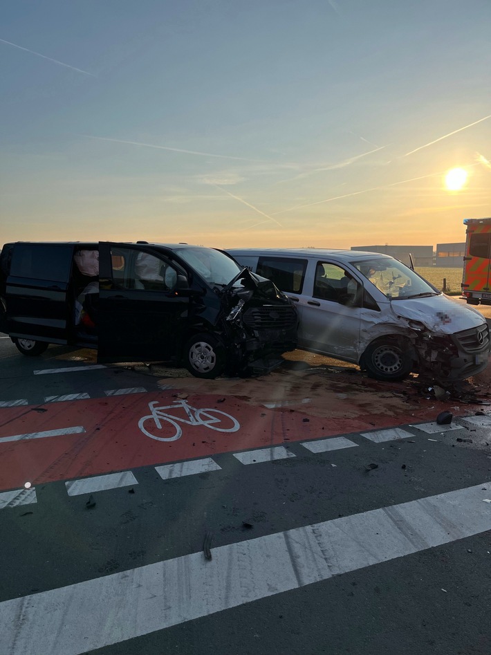 POL-COE: Nottuln, B525/ Autos kollidieren