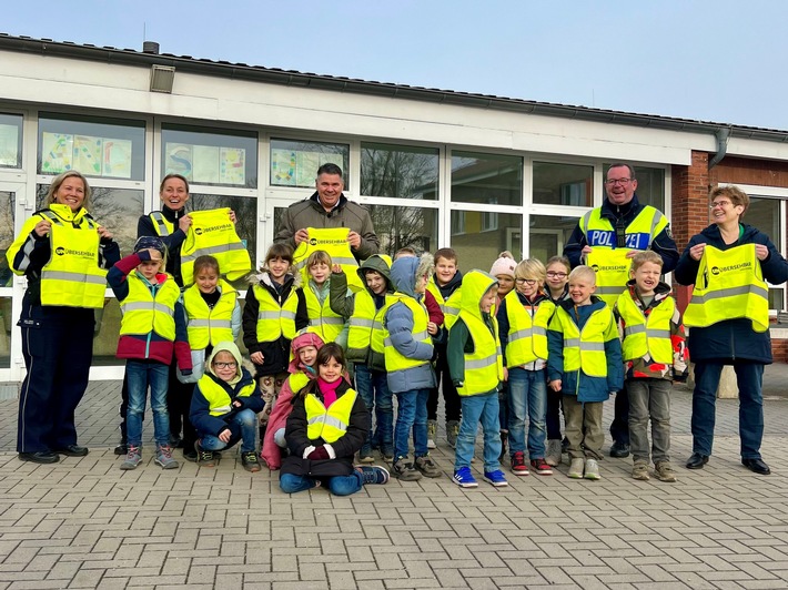 POL-UN: Werne/Kreis Unna - Auftaktveranstaltung der gemeinsamen Kinderwarnwesten-Aktion von VKU, Kreis Unna und Polizei an der Uhlandschule