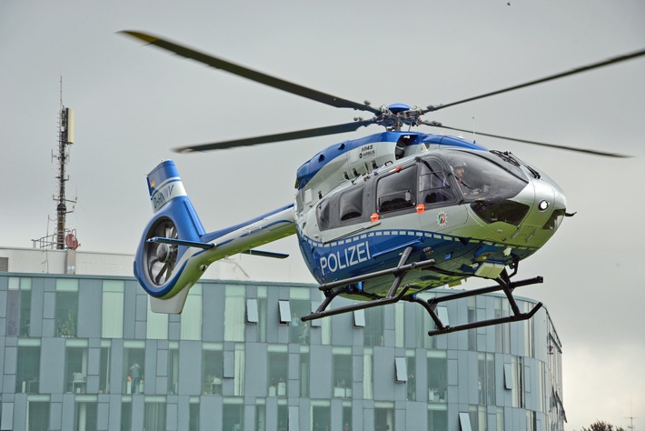 POL-ME: Polizei fahndet mit Hubschrauber nach Einbrechern - Mettmann - 2201048