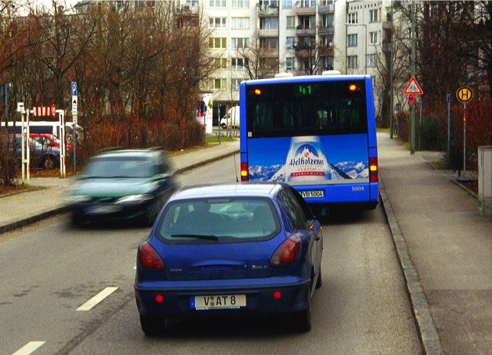 motorwelt - das ADAC-Fernsehmagazin / Busse überholen - aber bitte richtig