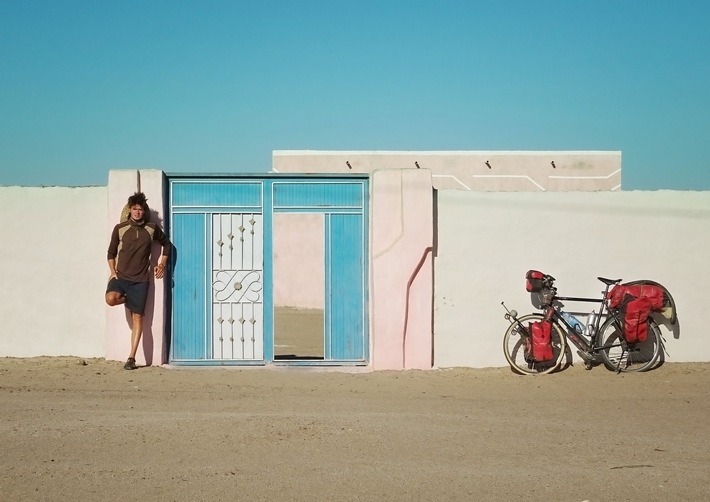 Mit dem Fahrrad unterwegs: 3sat zeigt den Dokumentarfilm &quot;Anderswo. Allein in Afrika&quot;