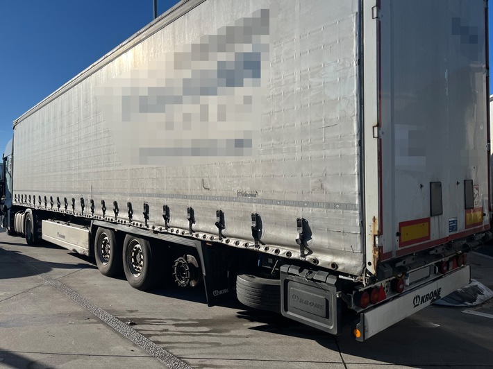 POL-HN: Hohenlohekreis: Unfall mit Leichtkraftrad, mit fünf statt sechs Reifen unterwegs-Lkw-Fahrer gefährdet Verkehrssicherheit auf der A6