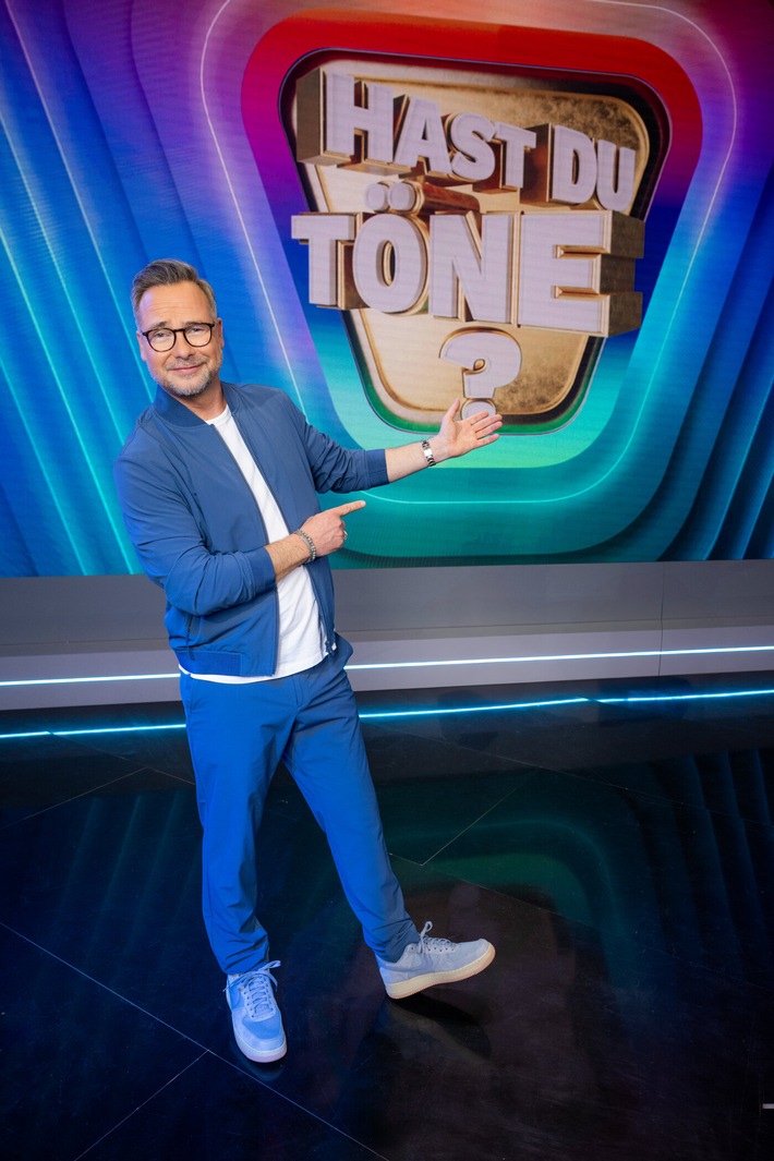 Oliver Geissen, Caroline Frier und Sasha quizzen als Kapitäne in Matthias Opdenhövels "Hast Du Töne?" in SAT.1