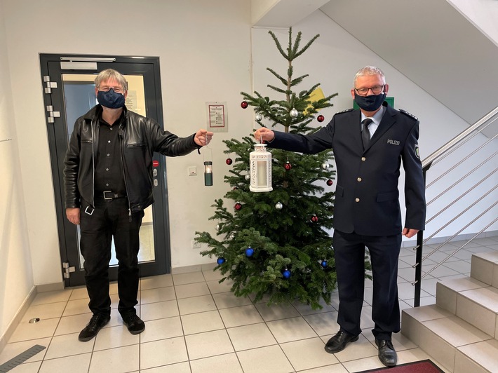 POL-RBK: Rheinisch-Bergischer Kreis - Polizeiseelsorger bringt Licht von Bethlehem in die Wachen des Rheinisch-Bergischen Kreises