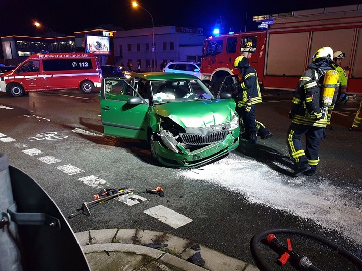 FW-OB: Schwerer Verkehrsunfall auf der Mülheimer Straße