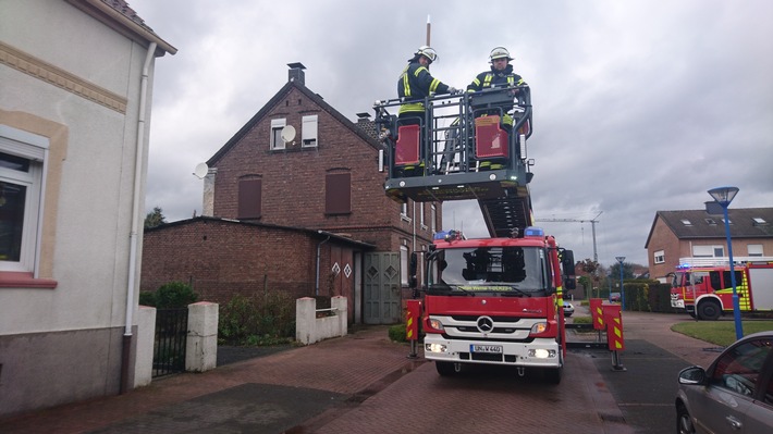 FW-WRN: TH_1 und Feuer_2: Technische Hilfe Sturm und Kaminbrand - arbeitsreiches Wochenende für die Feuerwehr Werne