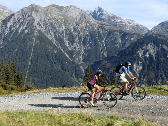 Mit dem E-Bike über Berghöhen und auf die
Gipfel/Lünersee-Prättigau-Tour - BILD