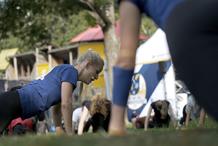 Bundespolizeidirektion München: "Fit wie ein Bundespolizist 2.0" - Work-outs für jedermann im Münchner Olympiapark / Sport, Spaß und Smoothies mit der Bundespolizei