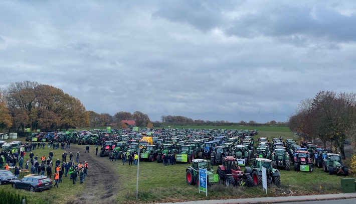 POL-ROW: ++ "Land schafft Verbindung" - Fünfhundert Traktoren auf dem Weg nach Bremen ++