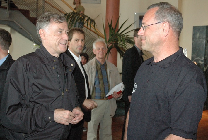 Bundespräsident Horst Köhler überrascht Rescue2008-Team 
im Organisationsbüro