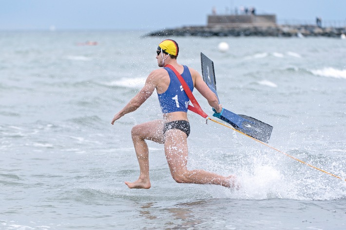 21. Internationaler DLRG Cup: Rettungsschwimmer aus fünf Nationen wettstreiten am Strand von Warnemünde