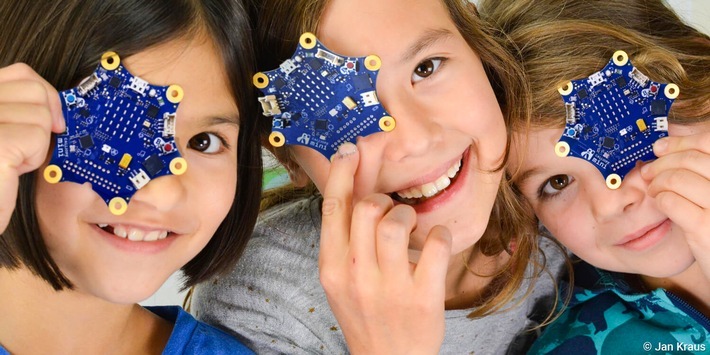 Calliope mini in der EU Code Week / Weiterer Text über ots und www.presseportal.de/nr/147545 / Die Verwendung dieses Bildes ist für redaktionelle Zwecke unter Beachtung ggf. genannter Nutzungsbedingungen honorarfrei. Veröffentlichung bitte mit Bildrechte-Hinweis.
