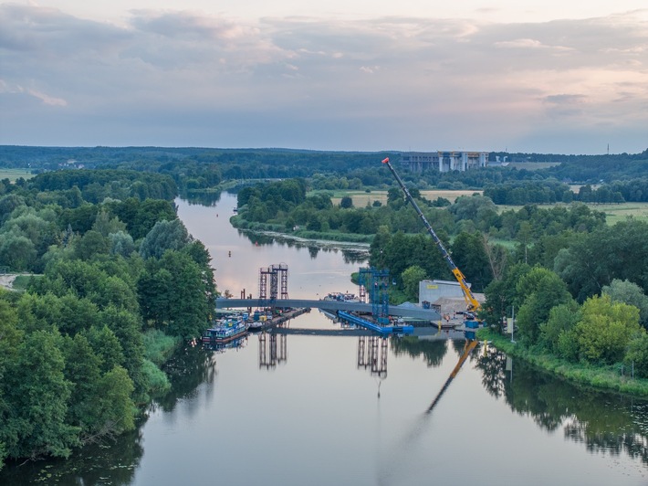 Budimex hat eine wichtige Phase beim Bau der Brücke in Liepe abgeschlossen