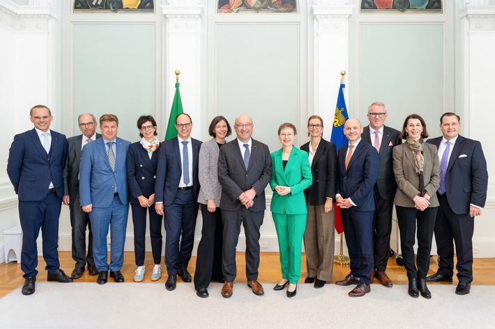 Liechtenstein und St. Gallen stärken regionale Zusammenarbeit beim Regierungstreffen in Vaduz