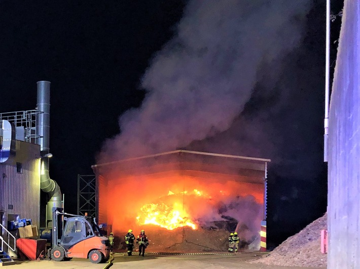 POL-PDWO: Worms - Brand in einer Lagerhalle