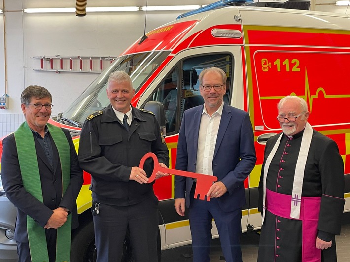 FW Bergheim: Fahrzeugeinsegnung bei der Feuerwehr Bergheim: Neuer Krankentransportwagen und neues Notarzteinsatzfahrzeug für die Kreisstadt Bergheim