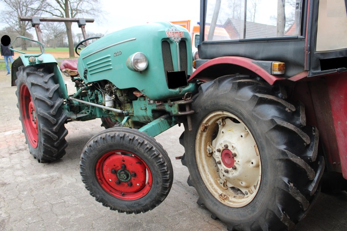 POL-MI: Bei Restaurierungsarbeiten: Traktor überrollt 19-Jährigen
