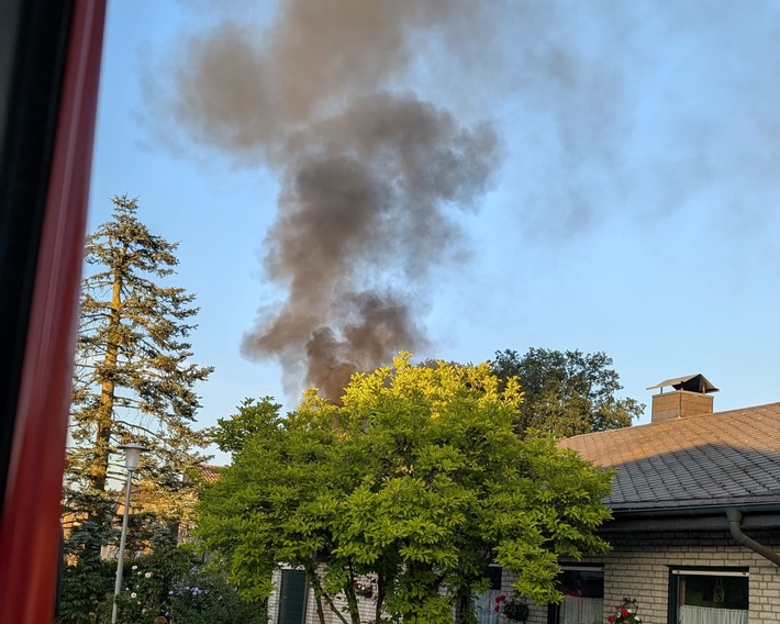 FW Gronau: Feuer an einer Überdachung an der Klostermaate