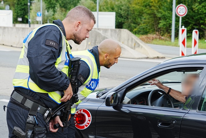 Bundespolizeidirektion München: Ein Auto voller Haftbefehle