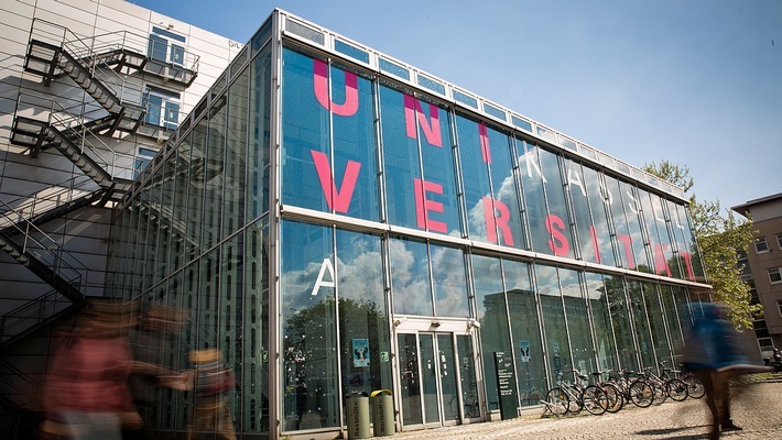 Campus der Universität Kassel / Was Unternehmen und Führungskräfte vom MBA erwarten / Einladung zur Informationsveranstaltung/ Weiterer Text über ots und www.presseportal.de/nr/110649 / Die Verwendung dieses Bildes ist für redaktionelle Zwecke unter Beachtung ggf. genannter Nutzungsbedingungen honorarfrei. Veröffentlichung bitte mit Bildrechte-Hinweis.