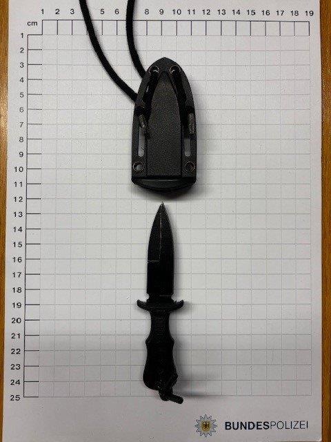 BPOL NRW: Bundespolizei beschlagnahmt Neck-Knife im Hauptbahnhof Gelsenkirchen
