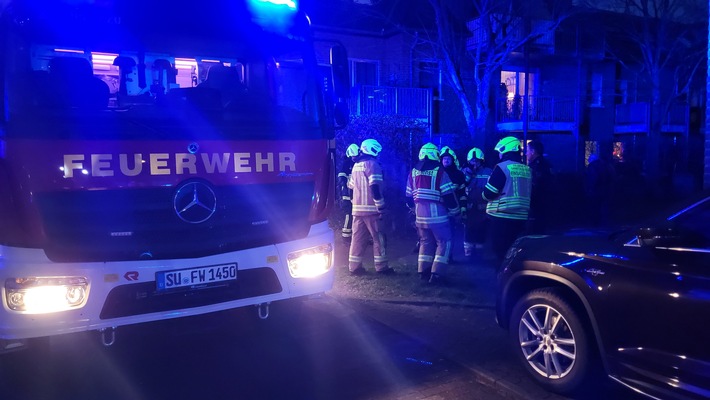 FW Sankt Augustin: Ehrenamtliche löschen Zimmerbrand - zwei Verletzte