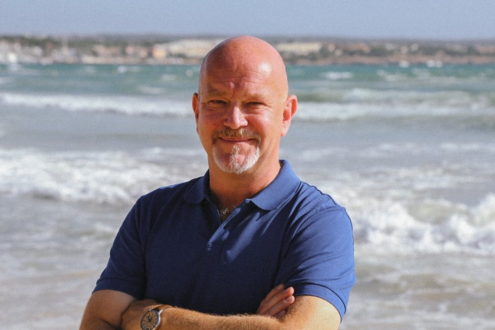 Der Urlaub ist gerettet! Peter Giesel startet am Donnerstag mit neuer Staffel von "Achtung Abzocke" bei Kabel Eins