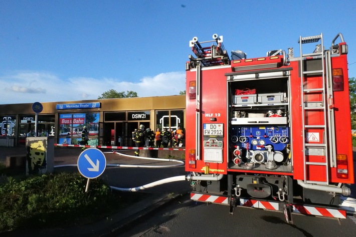 FW-DO: Leichte Rauchentwicklung aus U-Bahnhaltestelle - Entstehungsbrand an einer Rolltreppe