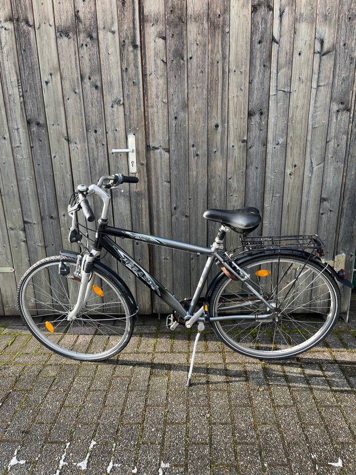 POL-ST: Rheine, Tatverdächtige nach Fahrraddiebstahl gestellt, Eigentümer zweier Fahrräder gesucht