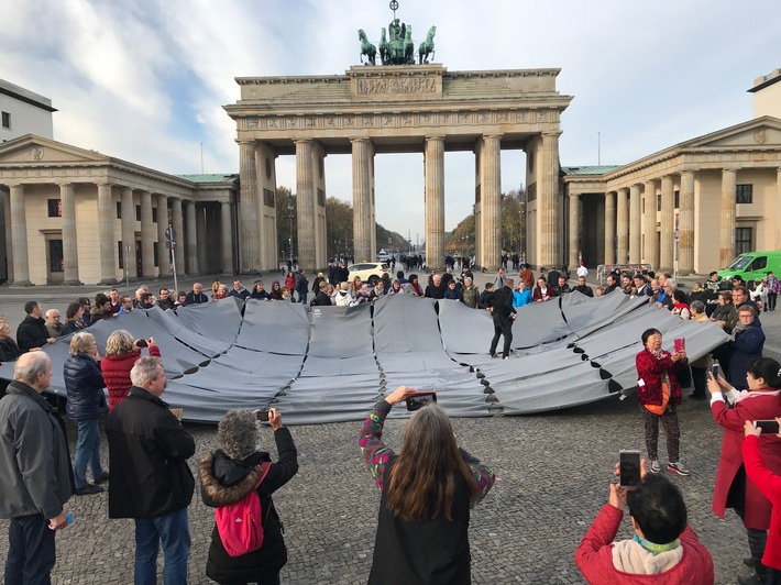 Startschuss vor dem Brandenburger Tor: Auftaktaktion für die Winterkampagne der UNO-Flüchtlingshilfe