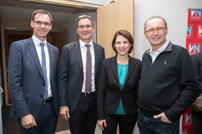 BILD zu OTS - (v.l.) Markus Wallner (Landeshauptmann von Vorarlberg), Arno
Kompatscher (Landeshauptmann von Sdtirol), Karoline Edtstadler
(Staatssekretrin im Bundesministerium fr Inneres) und Othmar Karas
(Mitglied des Europischen Parlaments) beim 12. Europischen Mediengipfel
am Arlberg.