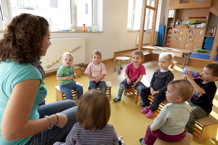 Bundestag hört Experten zum Betreuungsgeld/ASB: Staatliche Verantwortung nicht an Eltern abschieben (BILD)