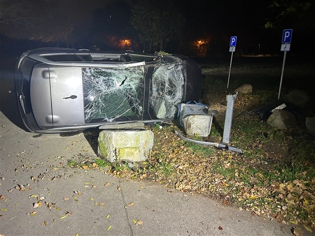 POL-PDLD: Germersheim - Fahrzeug überschlägt sich, Fahrzeuginsassen flüchten