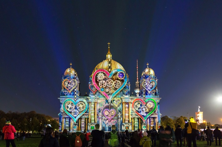 22. FESTIVAL OF LIGHTS zeigt vom 9. bis 18. Oktober an rund 40 Orten in Berlin Colours of Love - Ein leuchtendes Fest für die Liebe