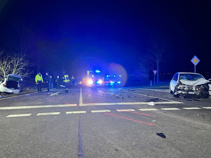 FW Helmstedt: Zwei Verkehrsunfälle, zwei Trageunterstützungen
