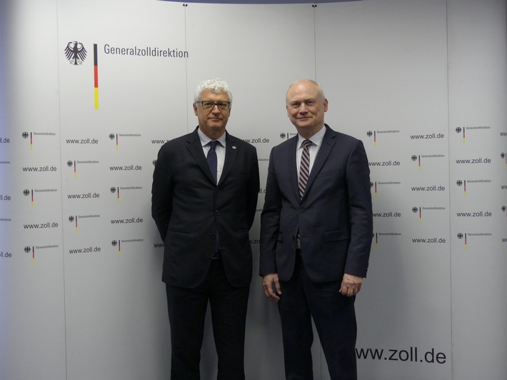 Enge Zusammenarbeit: Deutscher Zoll und das Europäische Amt für Betrugsbekämpfung

OLAF-Chef Kessler zu Gast bei Generalzolldirektor Schröder in Bonn
