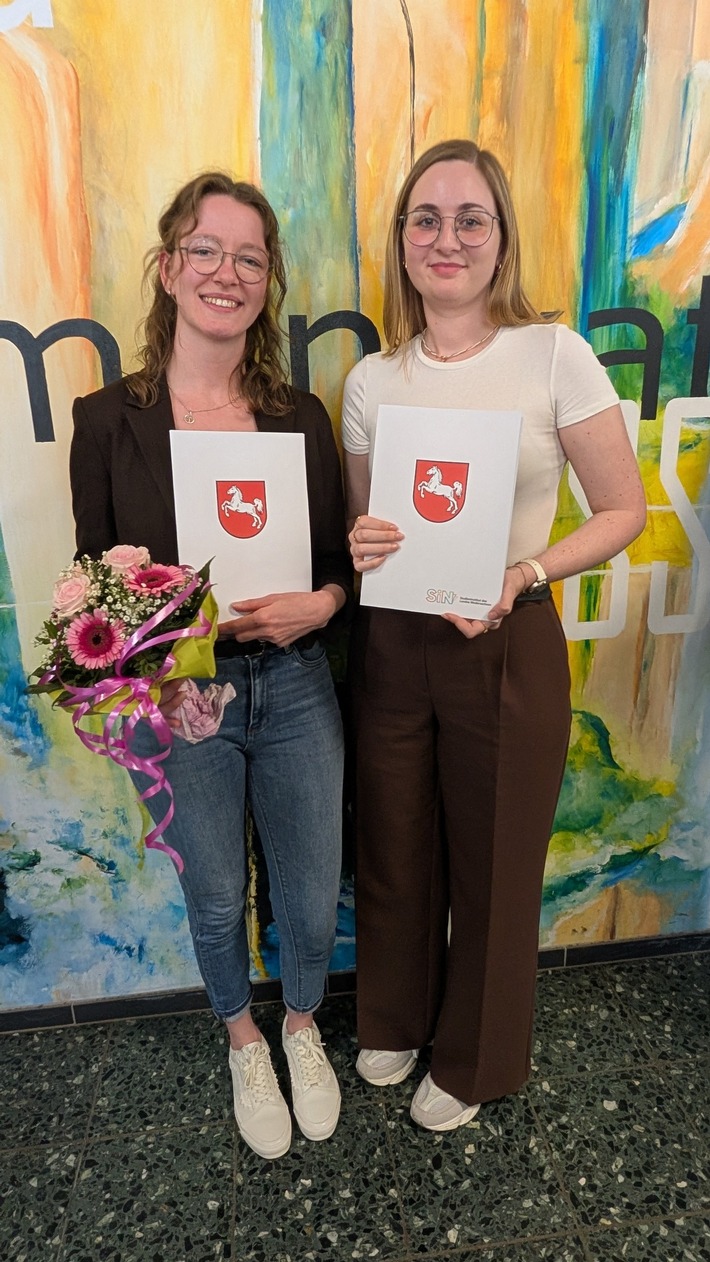 Mitarbeiterinnen der Uni Osnabrück erwerben Verwaltungsfachwirt – mit großem Erfolg