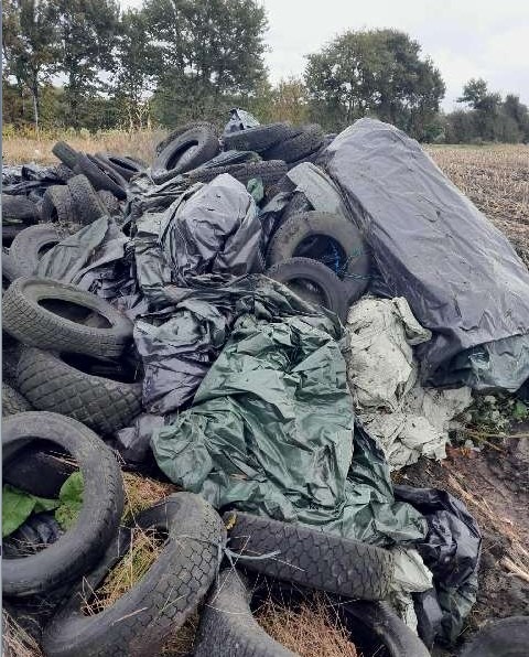 POL-ROW: ++ Zeugen gesucht ++ Unbekannte/r entsorgt Altreifen und Siloplanen auf einem Feld in Bevern ++ Noch unbekannter Unfallverursacher beschädigt Briefkasten und Telefonmast ++