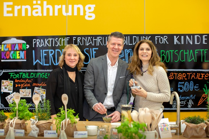 Ernährungsinitiative der BARMER und Sarah Wiener Stiftung / Jede fünfte Kita in Nordrhein-Westfalen kann kochen