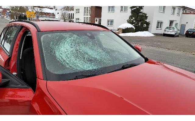 POL-GÖ: (34/2026) Unfallflucht auf der B 247 - Eisplatte beschädigt Windschutzscheibe - Polizei bittet um Hinweise