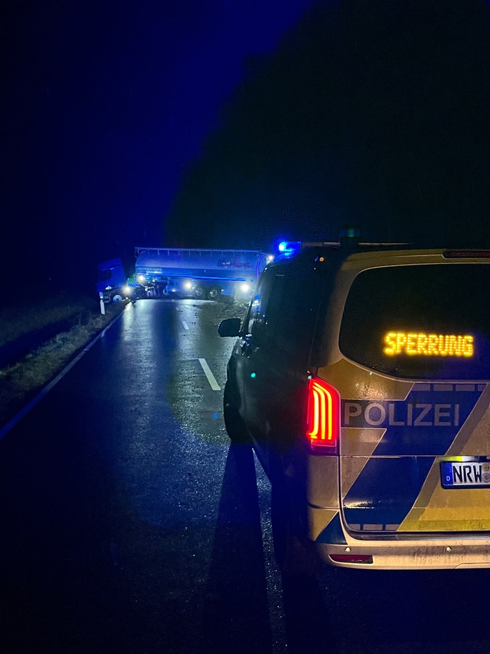 POL-COE: Dülmen-Hiddingsel, K27/Lkw steht quer auf Straße - Sperrung aufgehoben