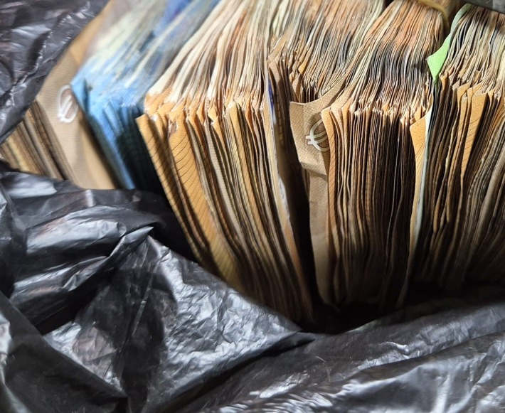 HZA-AC: Aachener Zoll stellt über 44.000 Euro Bargeld sicher / Clearingverfahren eingeleitet
