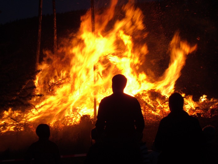 FF Olsberg: Baum und Strauchschnittsammlung für Osterfeuer