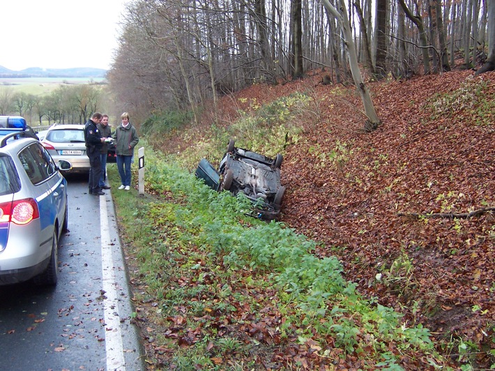 POL-HOL: Lob der Polizei an die Verkehrsteilnehmer im Landkreis: Ruhige Verkehrslage trotz Wintereinbruch - Nur geringe Sachschäden -