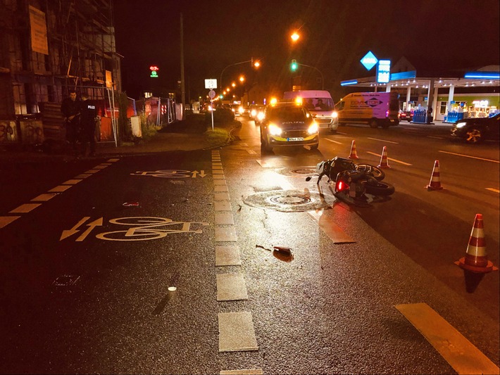 POL-ME: 19-jähriger Motorradfahrer bei Abbiegeunfall schwer verletzt - Langenfeld - 2110156