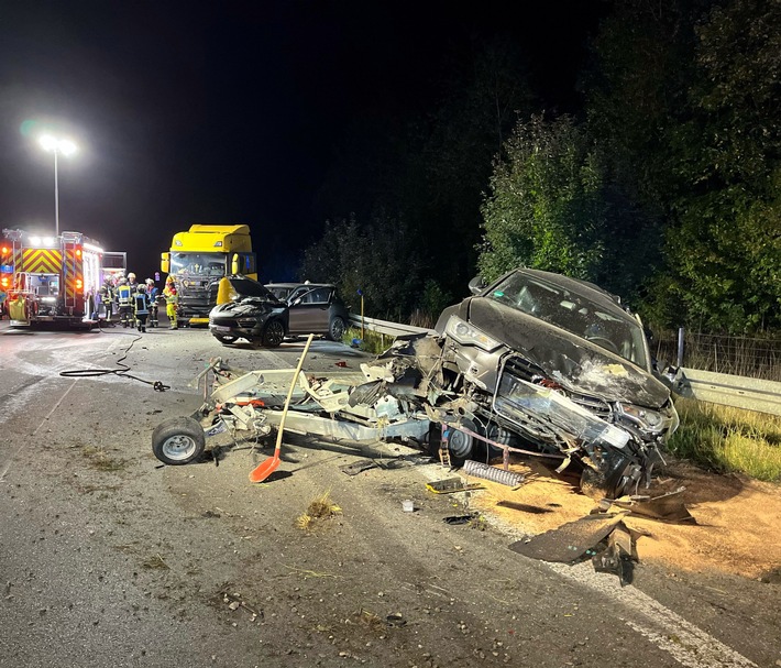 POL-BI: Unfall mit Pannenfahrzeug