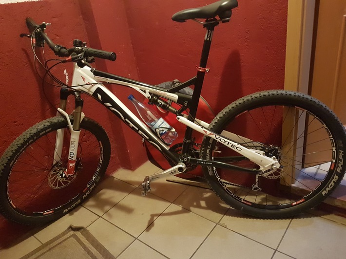 POL-PDLD: Edenkoben - Dreister Dieb entwendet Fahrrad vor Haustür!