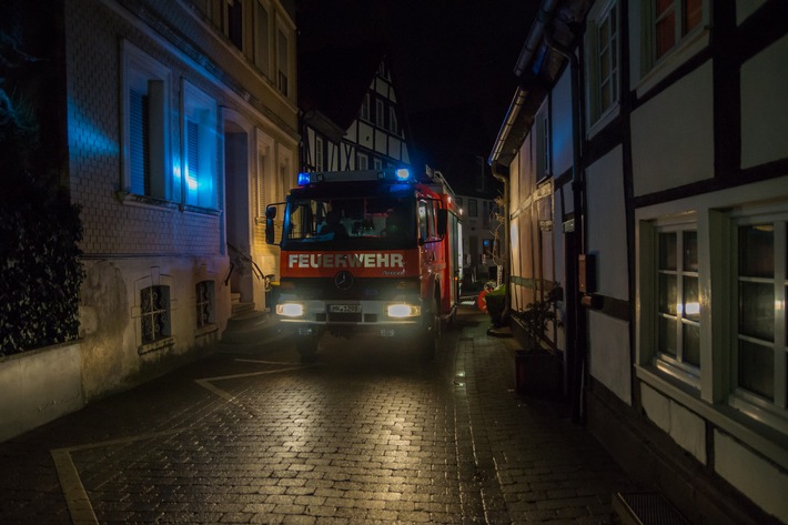 FW Menden: Gemeldeter Zimmerbrand in der Altstadt