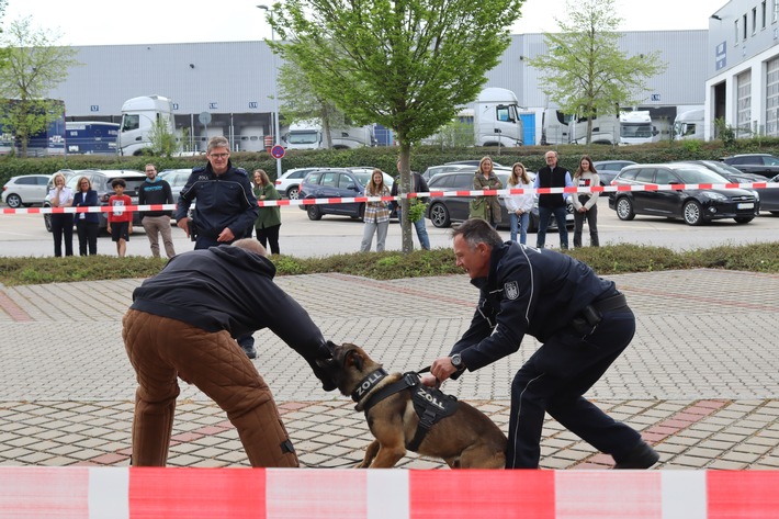 HZA-R: Zoll stellt sich vor: Spannende Eindrücke beim Info-Tag in Regensburg